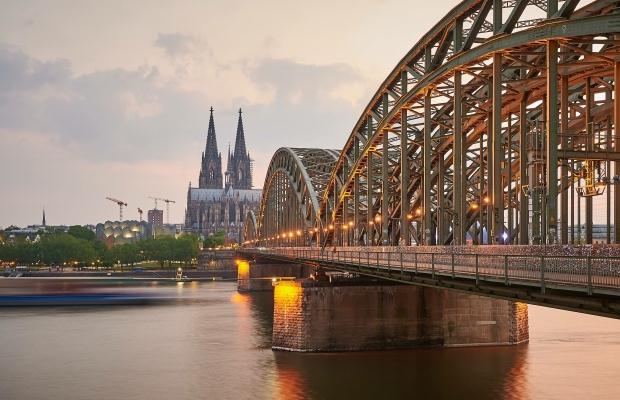 Köln: Hohenzollernbrücke, Rhein und Dom